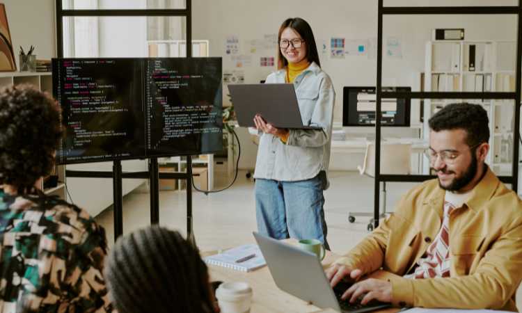 Descubre cómo convertirte en desarrollador blockchain y accede a un sector con alta demanda y grandes oportunidades profesionales.