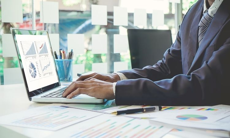 Conoce las principales herramientas de visualización de datos, sus ventajas y diferencias para elegir la opción que mejor se adapte a tus necesidades.
